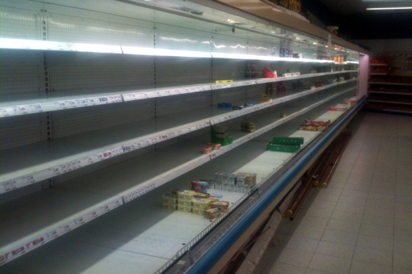 Leere Einkaufsregale in einem Supermarkt, über dts Nachrichtenagentur