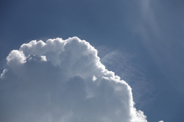 Blauer Himmel mit Schönwetterwolken, über dts Nachrichtenagentur
