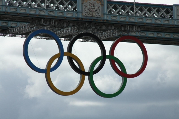 Olympische Ringe an der Tower Bridge, Dave Catchpole, Lizenz: dts-news.de/cc-by