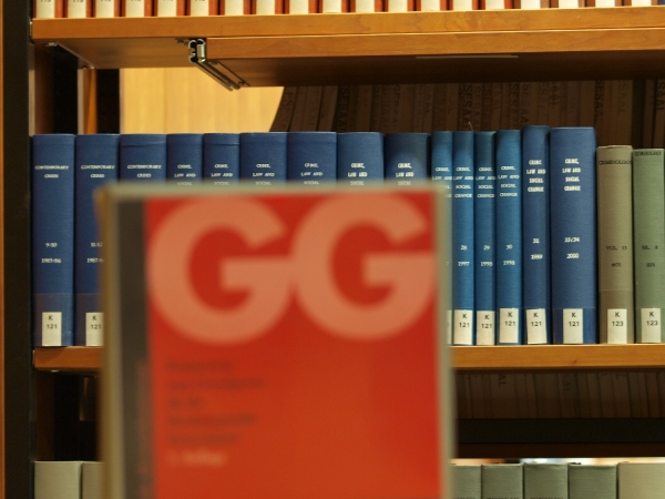Ausgabe des Grundgesetzes in einer Bibliothek, dts Nachrichtenagentur