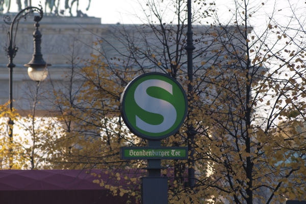 S-Bahn-Station am Brandenburger Tor in Berlin, über dts Nachrichtenagentur