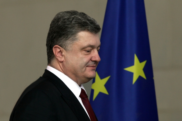 Petro Poroschenko neben EU-Fahne, über dts Nachrichtenagentur
