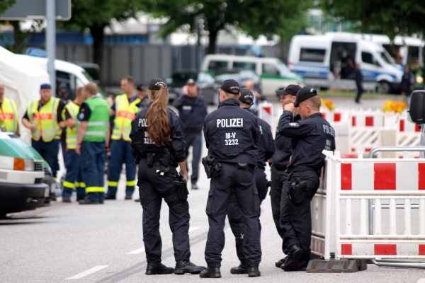 Polizeiabsperrung beim G20-Gipfel in Hamburg, über dts Nachrichtenagentur