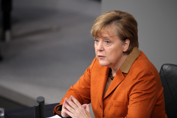 Angela Merkel schaut überrascht, über dts Nachrichtenagentur