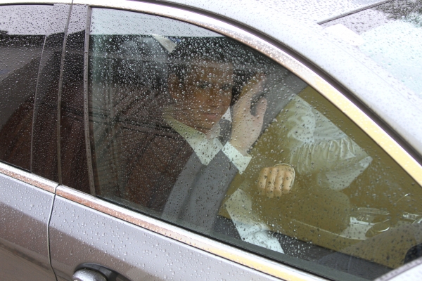 Sebastian Kurz winkt aus einem Auto, über dts Nachrichtenagentur