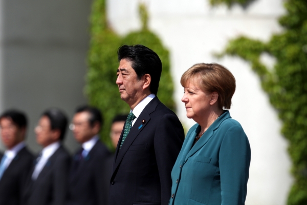 Shinzo Abe und Angela Merkel, über dts Nachrichtenagentur
