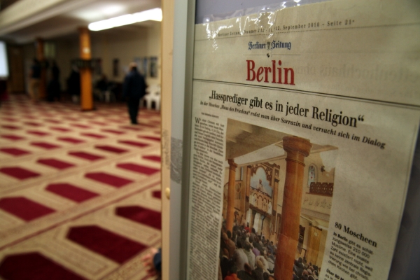 Zeitungsausschnitt über Hassprediger in einer Berliner Moschee, über dts Nachrichtenagentur