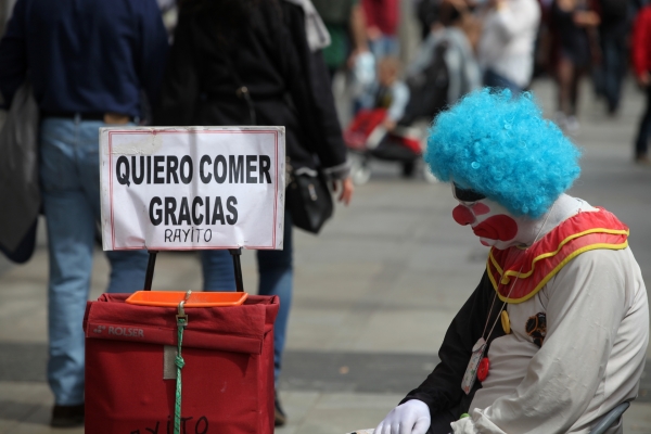 Ein trauriger Clown bettelt in Spanien, über dts Nachrichtenagentur
