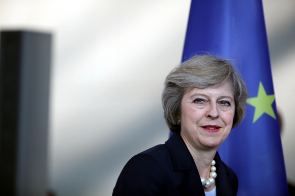 Theresa May vor EU-Fahne, über dts Nachrichtenagentur