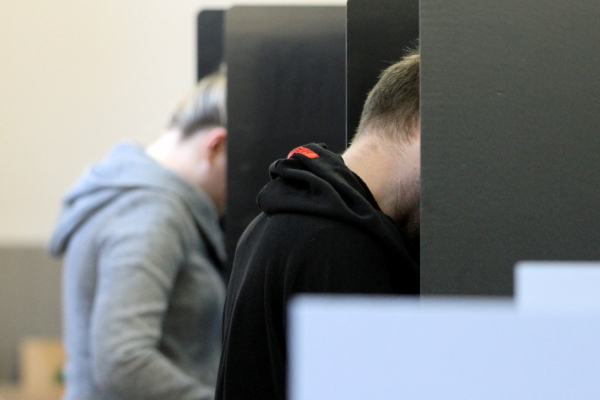 Wähler in einem Wahllokal, über dts Nachrichtenagentur