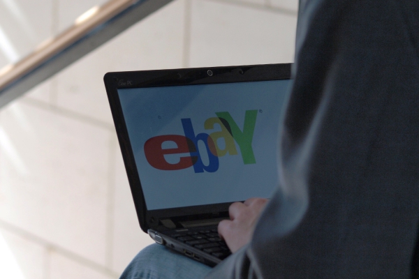 eBay-Nutzer am Computer, über dts Nachrichtenagentur