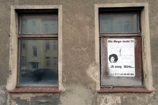 Plakate an leerstehendem Haus in Köthen (Anhalt), über dts Nachrichtenagentur