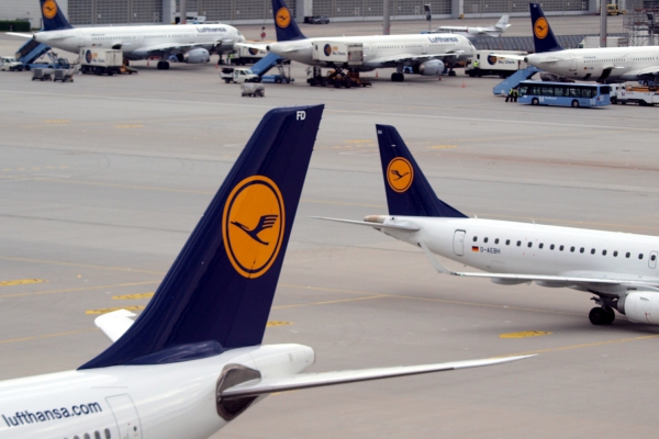 Lufthansa-Maschinen am Flughafen, über dts Nachrichtenagentur