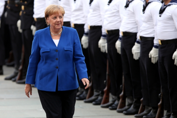 Merkel vor Bundeswehr-Marinesoldaten, über dts Nachrichtenagentur