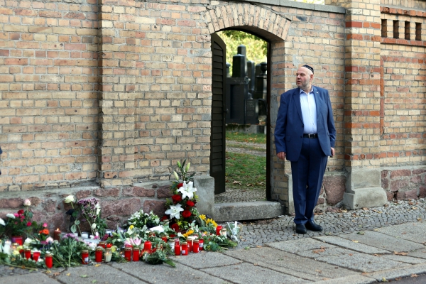 Max Privorozki vor Synagoge in Halle nach Anschlag, über dts Nachrichtenagentur