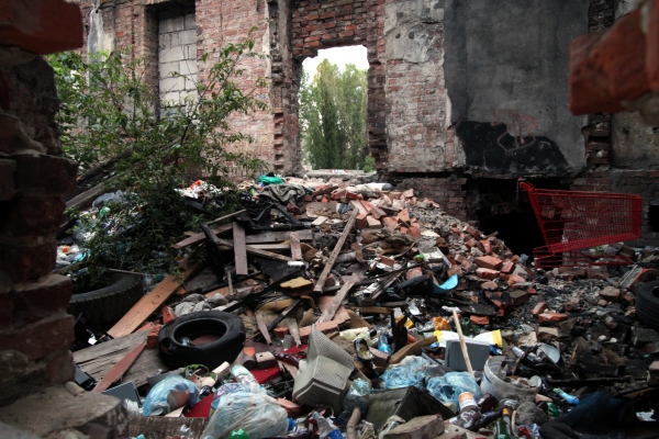 Müll in einer Ruine, über dts Nachrichtenagentur