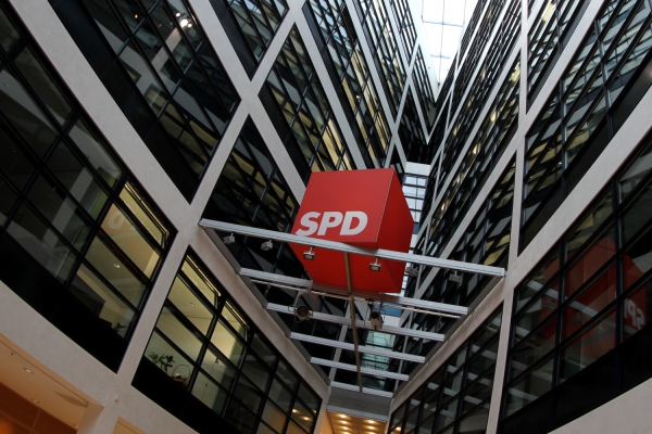 Foto: SPD-Logo im Willy-Brandt-Haus, über dts Nachrichtenagentur