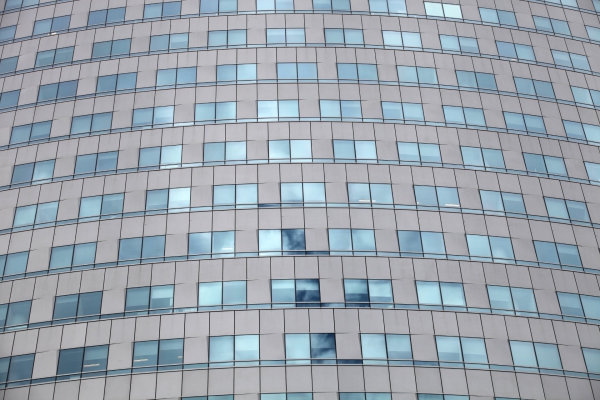 Foto: Glasfassade an einem Bürohaus, über dts Nachrichtenagentur