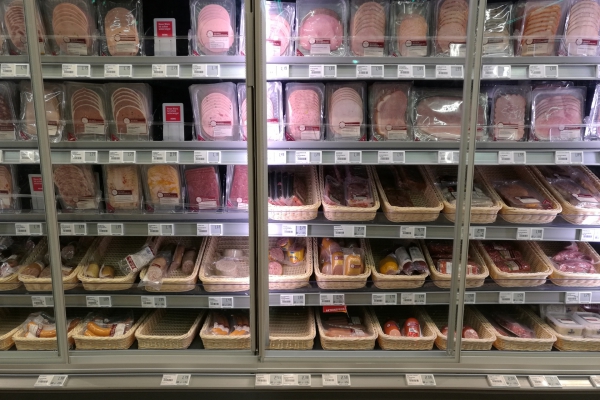 Foto: Fleisch und Wurst im Supermarkt, über dts Nachrichtenagentur