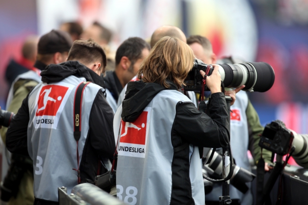 Fotografen bei einem Bundesliga-Spiel, über dts Nachrichtenagentur