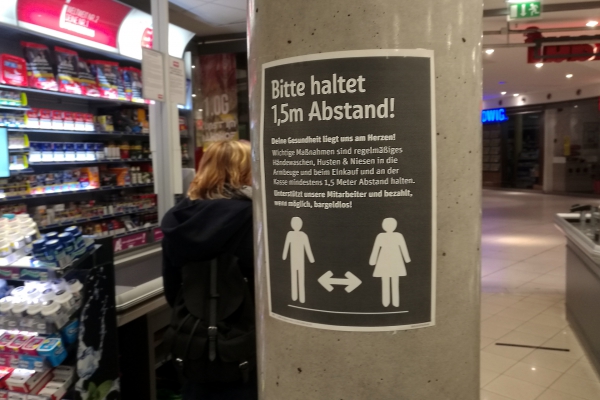 Foto: Abstandregel im Supermarkt, über dts Nachrichtenagentur