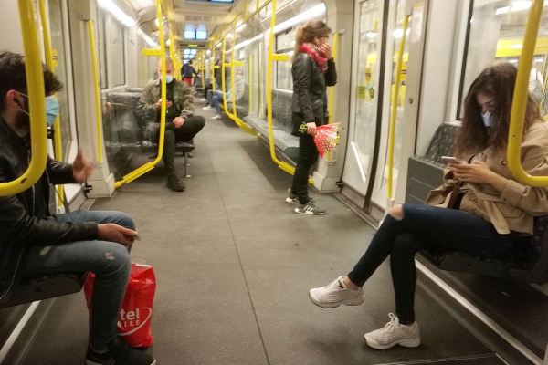 Foto: Passagiere in einer U-Bahn am 27.04.2020, über dts Nachrichtenagentur