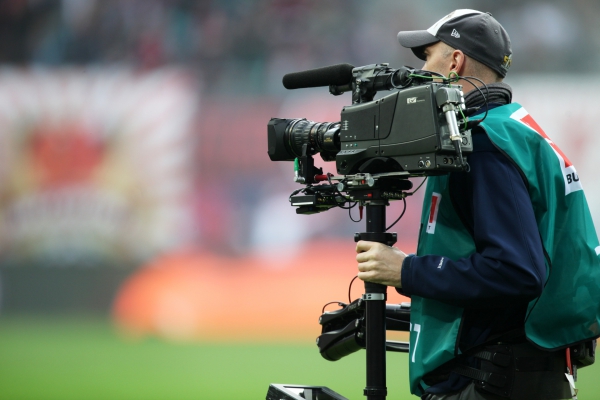 Foto: Fernsehübertragung eines Bundesliga-Spiels, über dts Nachrichtenagentur