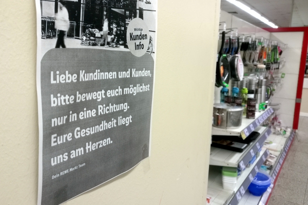 Foto: Supermarkt mit Corona-Hinweis, über dts Nachrichtenagentur