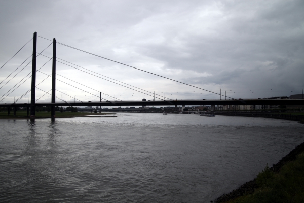 Foto: Rheinkniebrücke am Rhein bei Düsseldorf, über dts Nachrichtenagentur