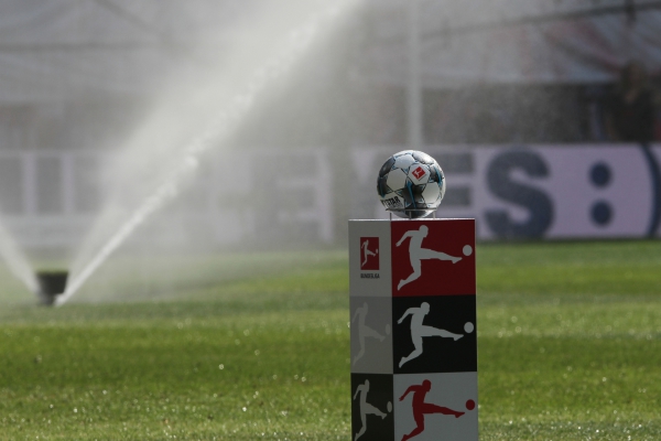 Foto: Bundesliga-Fußball vor dem Anstoß, über dts Nachrichtenagentur